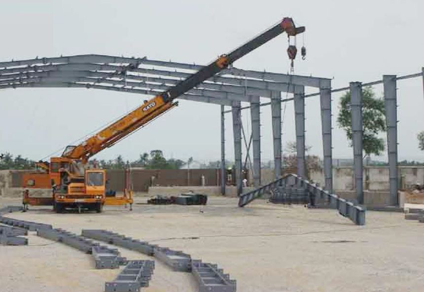 Lắp dựng cột khung nhà thép tiền chế – kiểm soát ổn định tạm và an toàn nâng hạ