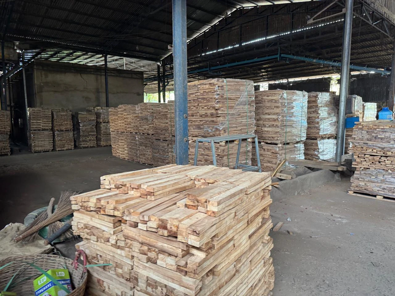 Tấm gỗ cao su ghép thanh nối ngón FJLB E0 Grade AB 2440×1220×18 mm