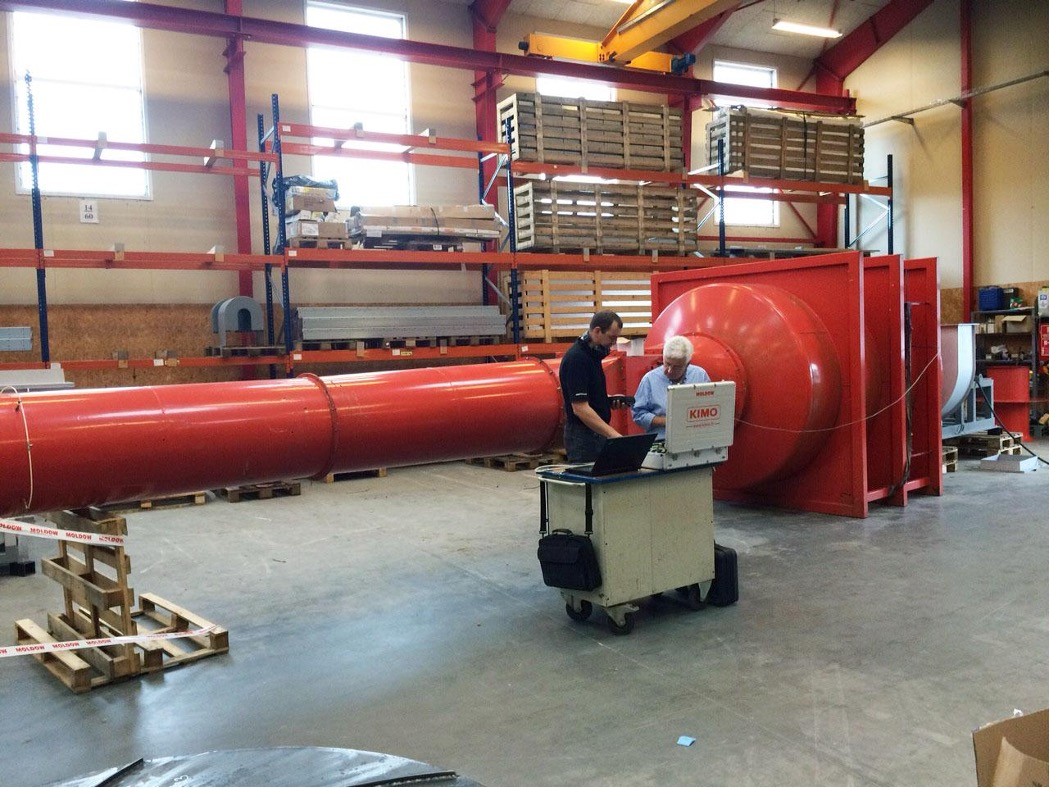 Hệ thống quạt cần kết hợp đường cấp và thoát khí